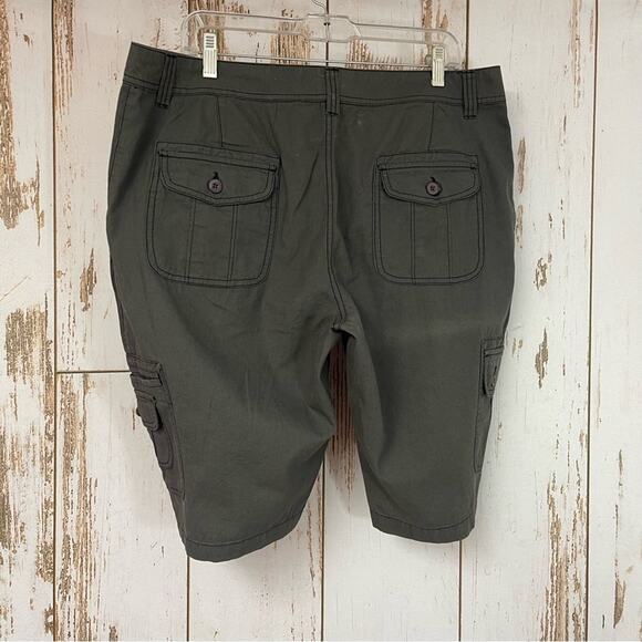 NWT North River Outfitters, Cargo Bermuda Shorts. Size 16. Dark Grey - Picture 7 of 9